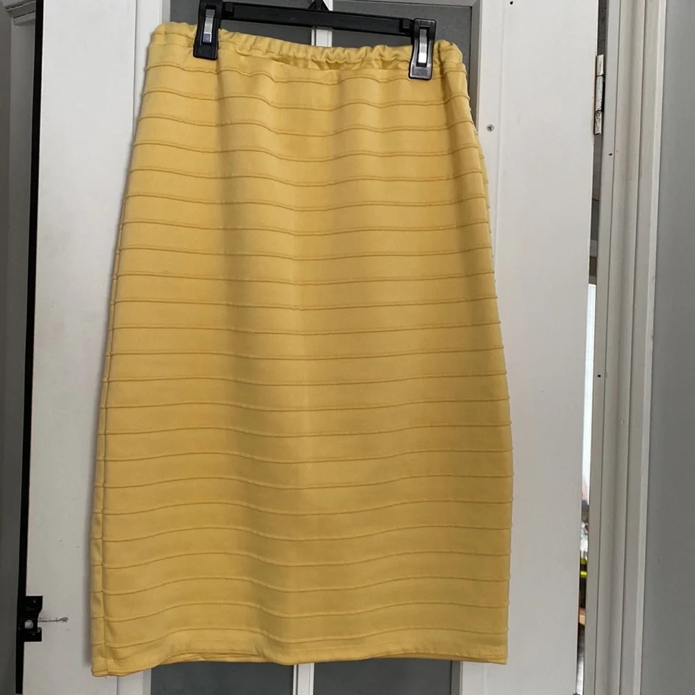 Klassy Girl women’s yellow ribbed pencil skirt - Picture 1 of 4
